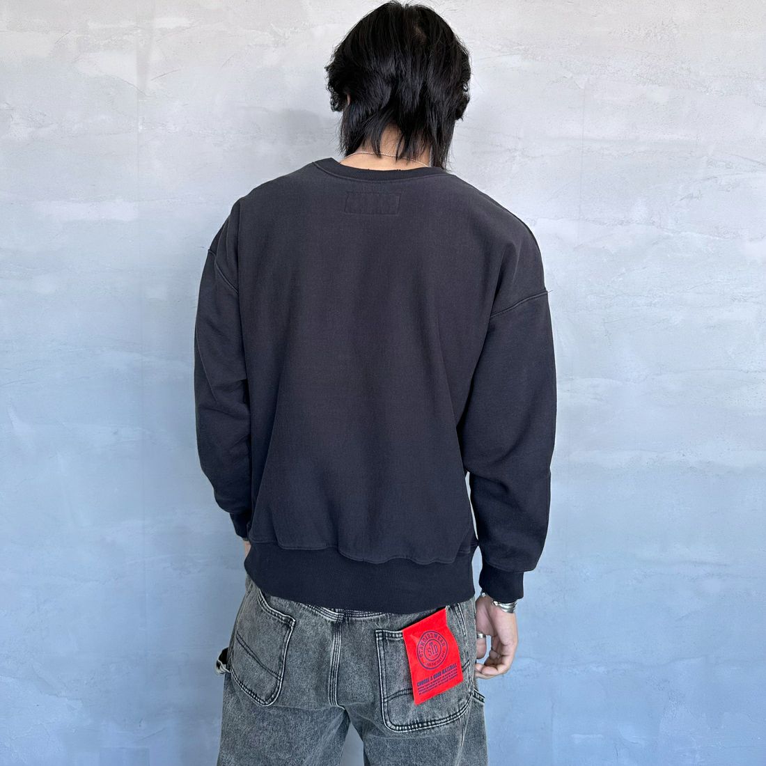 UNIVERSAL OVERALL [ユニバーサルオーバーオール] 別注 ダメージ加工 ヘビーウェイトスウェット [U2431220IN-JF] BLACK &&モデル身長：179cm 着用サイズ：M&&