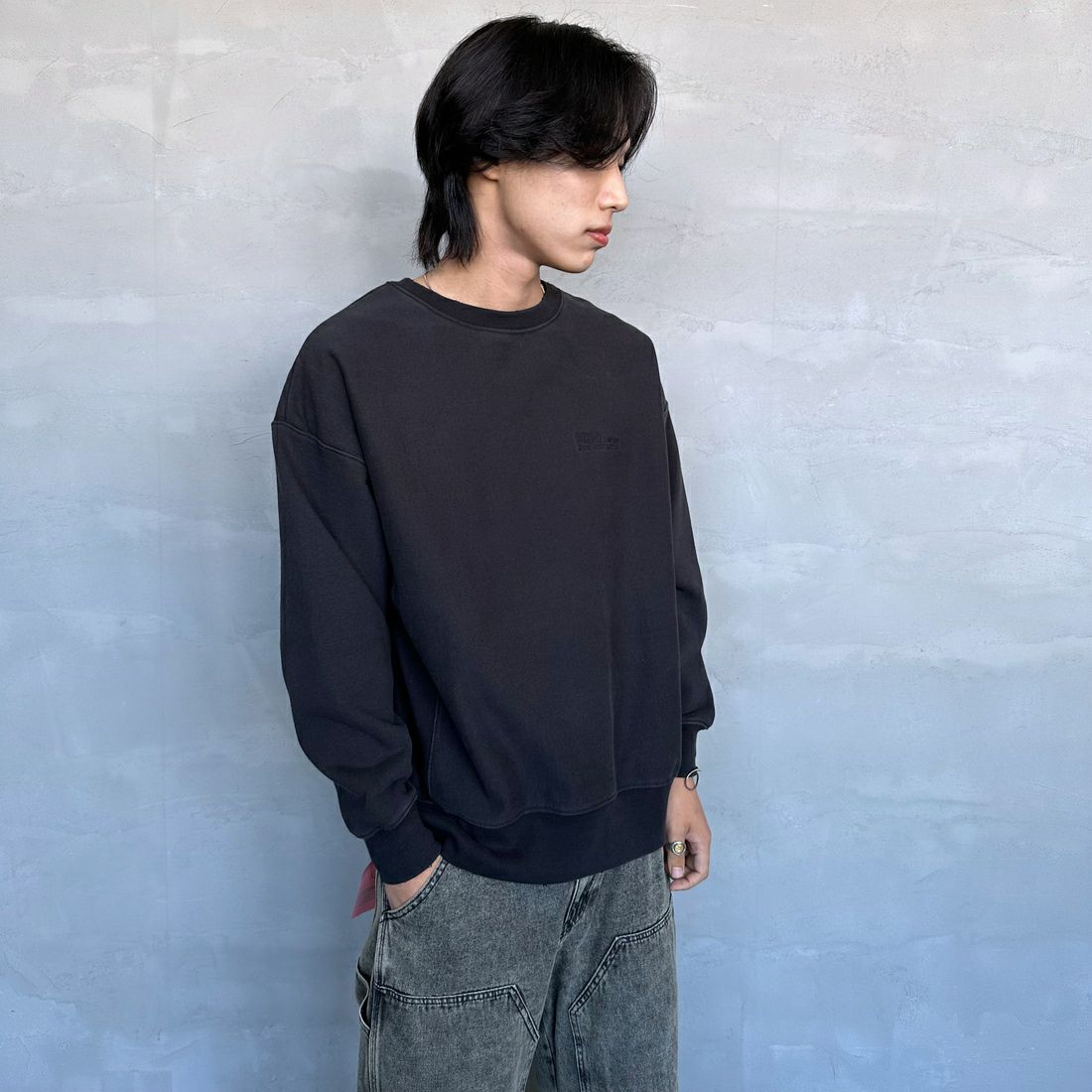 UNIVERSAL OVERALL [ユニバーサルオーバーオール] 別注 ダメージ加工 ヘビーウェイトスウェット [U2431220IN-JF] BLACK &&モデル身長：179cm 着用サイズ：L&&