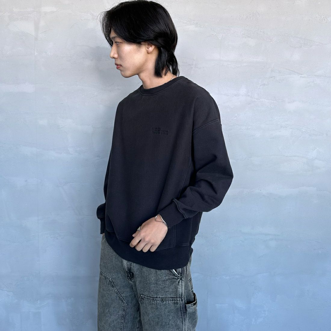 UNIVERSAL OVERALL [ユニバーサルオーバーオール] 別注 ダメージ加工 ヘビーウェイトスウェット [U2431220IN-JF] BLACK &&モデル身長：179cm 着用サイズ：L&&