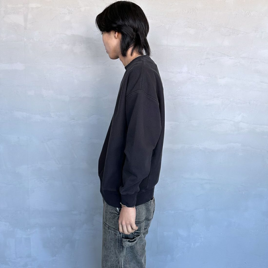 UNIVERSAL OVERALL [ユニバーサルオーバーオール] 別注 ダメージ加工 ヘビーウェイトスウェット [U2431220IN-JF] BLACK &&モデル身長：179cm 着用サイズ：L&&