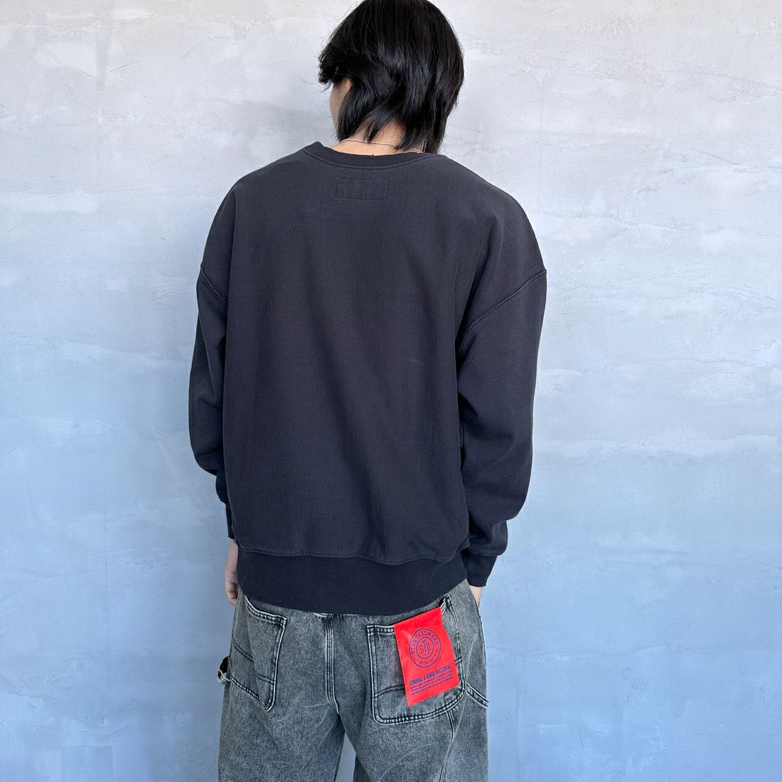 UNIVERSAL OVERALL [ユニバーサルオーバーオール] 別注 ダメージ加工 ヘビーウェイトスウェット [U2431220IN-JF] BLACK &&モデル身長：179cm 着用サイズ：L&&