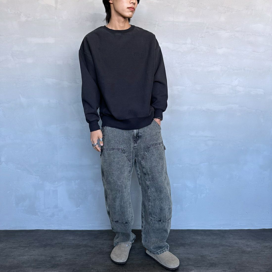 UNIVERSAL OVERALL [ユニバーサルオーバーオール] 別注 ダメージ加工 ヘビーウェイトスウェット [U2431220IN-JF] BLACK &&モデル身長：179cm 着用サイズ：L&&