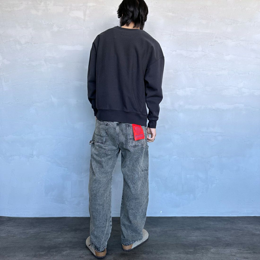 UNIVERSAL OVERALL [ユニバーサルオーバーオール] 別注 ダメージ加工 ヘビーウェイトスウェット [U2431220IN-JF] BLACK &&モデル身長：179cm 着用サイズ：L&&