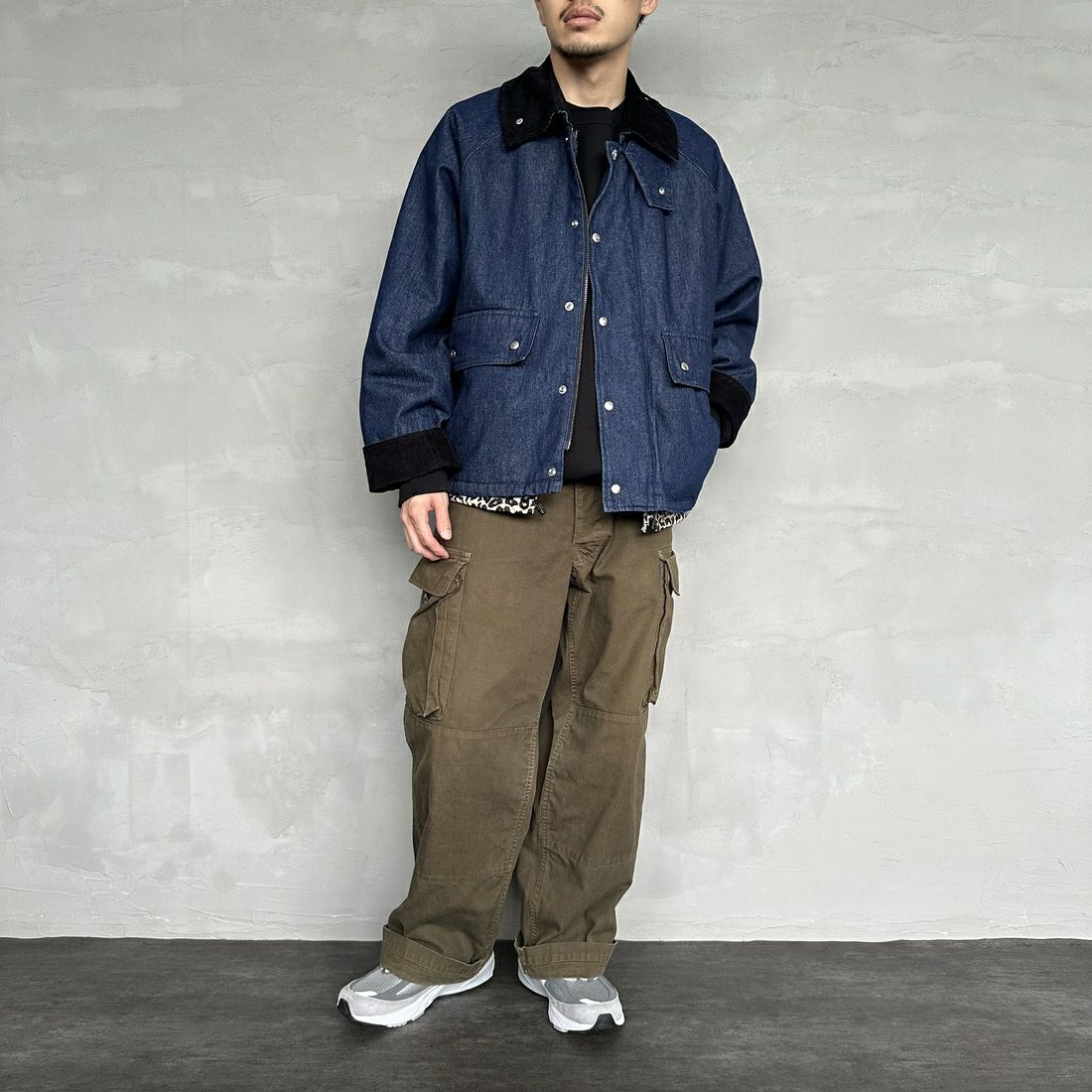 UNIVERSAL OVERALL [ユニバーサルオーバーオール] 別注 レイヤード3IN1ジャケット [U2431422IN-JF] DENIM BLU &&モデル身長：168cm 着用サイズ：M&&