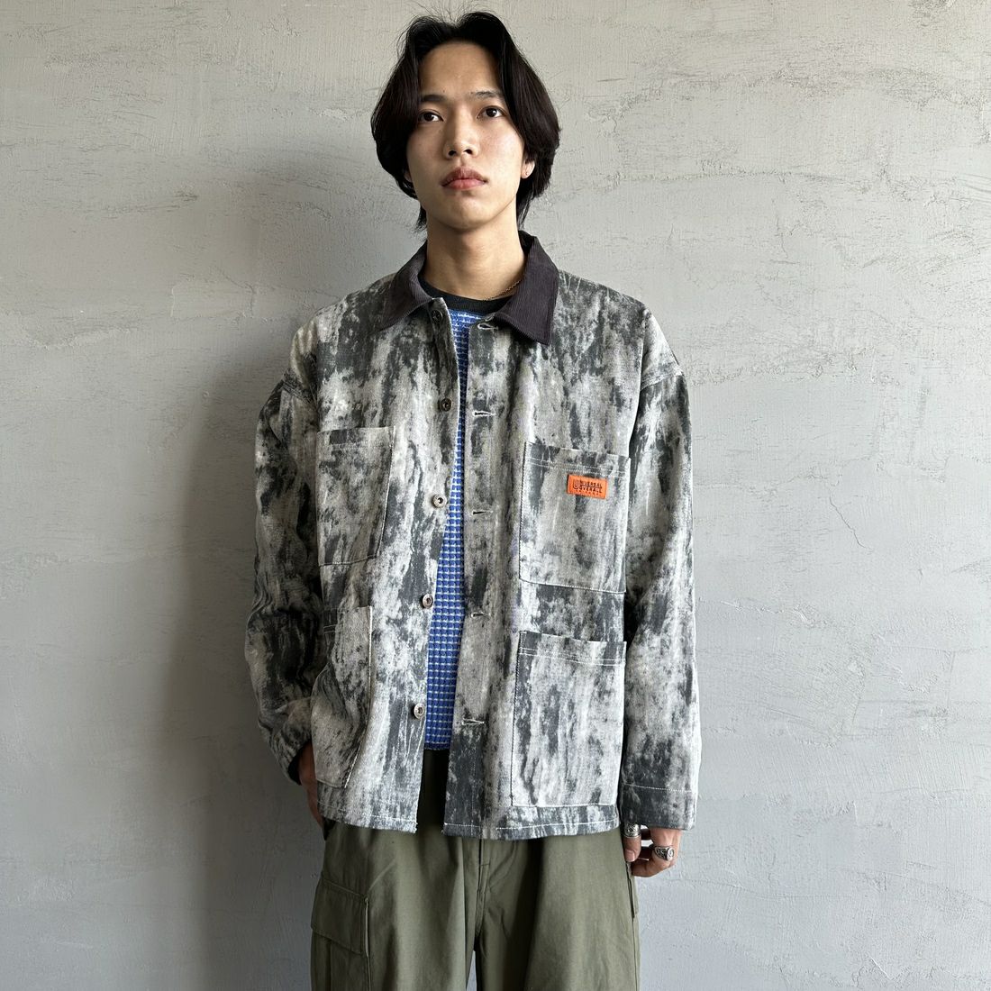 UNIVERSAL OVERALL [ユニバーサルオーバーオール] 別注 カバーオールジャケット [U2513225IN-JF] TYE DYE CA &&モデル身長：179cm 着用サイズ：L&&
