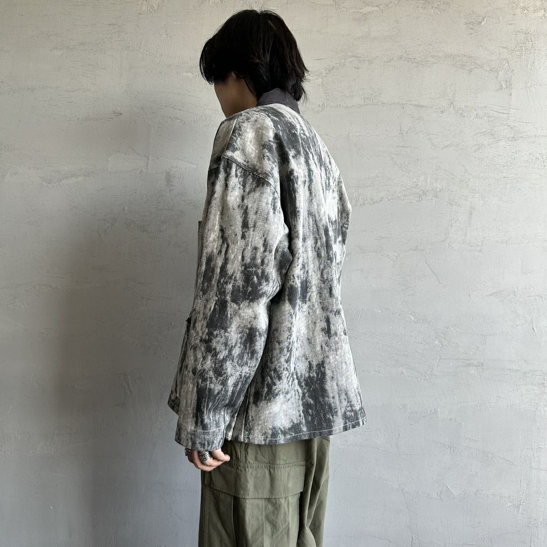 UNIVERSAL OVERALL [ユニバーサルオーバーオール] 別注 カバーオールジャケット [U2513225IN-JF] TYE DYE CA &&モデル身長：179cm 着用サイズ：L&&