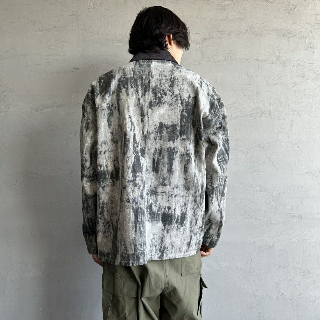 UNIVERSAL OVERALL [ユニバーサルオーバーオール] 別注 カバーオールジャケット [U2513225IN-JF] TYE DYE CA &&モデル身長：179cm 着用サイズ：L&&