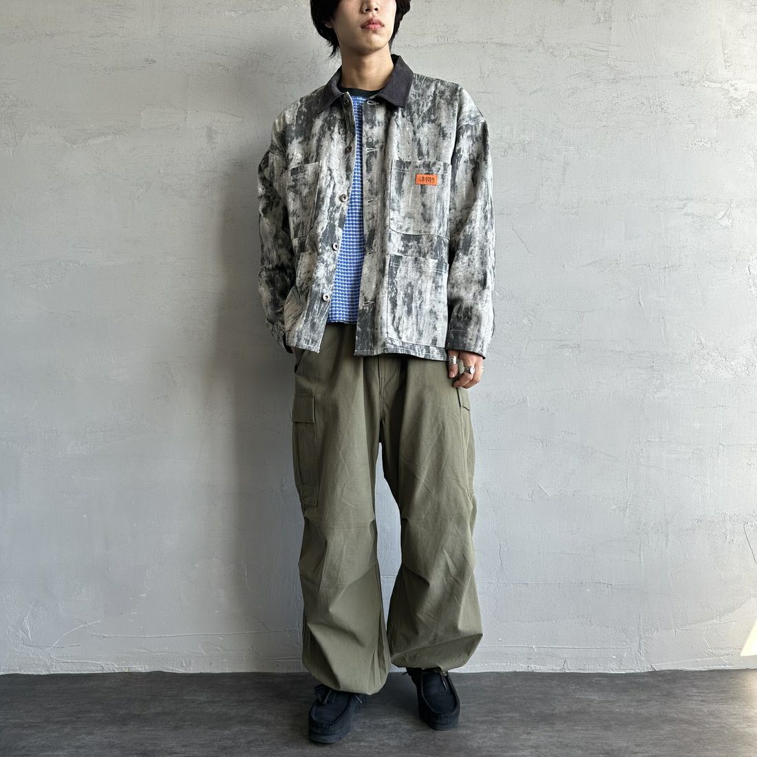UNIVERSAL OVERALL [ユニバーサルオーバーオール] 別注 カバーオールジャケット [U2513225IN-JF] TYE DYE CA &&モデル身長：179cm 着用サイズ：L&&