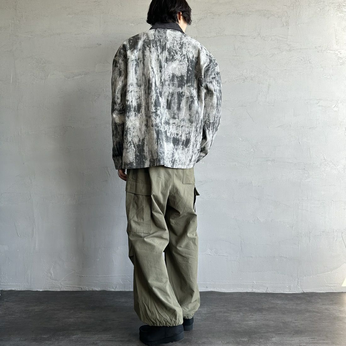UNIVERSAL OVERALL [ユニバーサルオーバーオール] 別注 カバーオールジャケット [U2513225IN-JF] TYE DYE CA &&モデル身長：179cm 着用サイズ：L&&