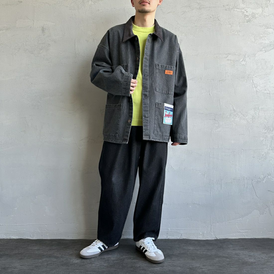 UNIVERSAL OVERALL [ユニバーサルオーバーオール] 別注 カバーオールジャケット [U2513225IN-JF] BLK DENIM &&モデル身長：168cm 着用サイズ：L&&