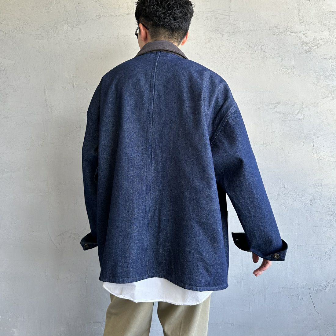 UNIVERSAL OVERALL [ユニバーサルオーバーオール] 別注 カバーオールジャケット [U2513225IN-JF] O.W DENIM &&モデル身長：168cm 着用サイズ：L&&
