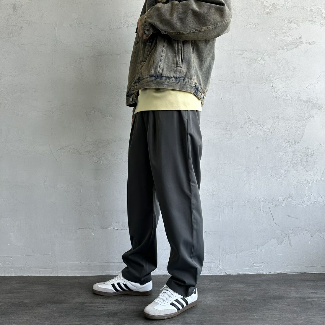 UNIVERSAL OVERALL [ユニバーサルオーバーオール] 別注 シェフパンツ [U2433601IN-JF] CHARCOAL &&モデル身長：179cm 着用サイズ：L&&