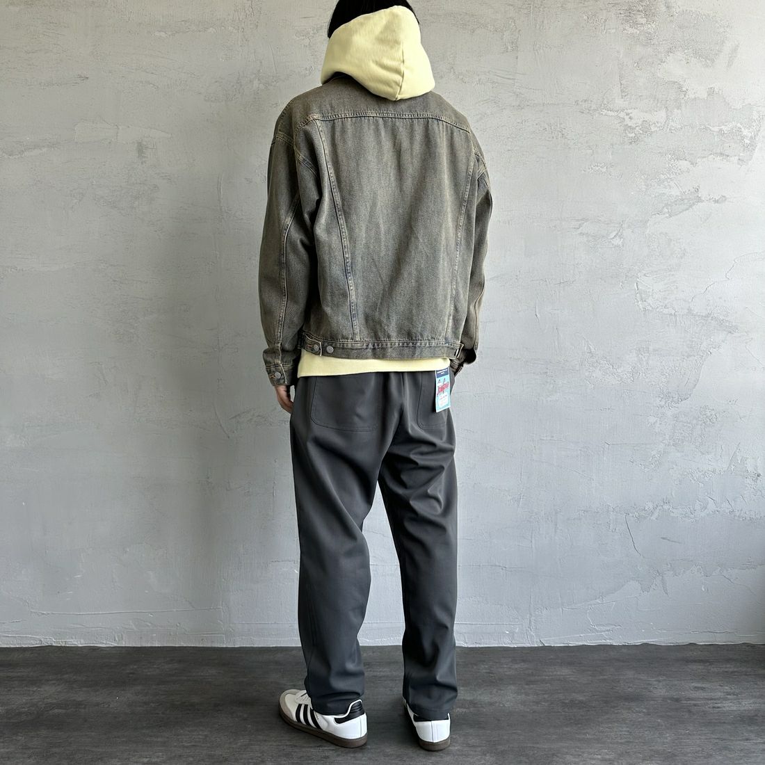 UNIVERSAL OVERALL [ユニバーサルオーバーオール] 別注 シェフパンツ [U2433601IN-JF] CHARCOAL &&モデル身長：179cm 着用サイズ：L&&