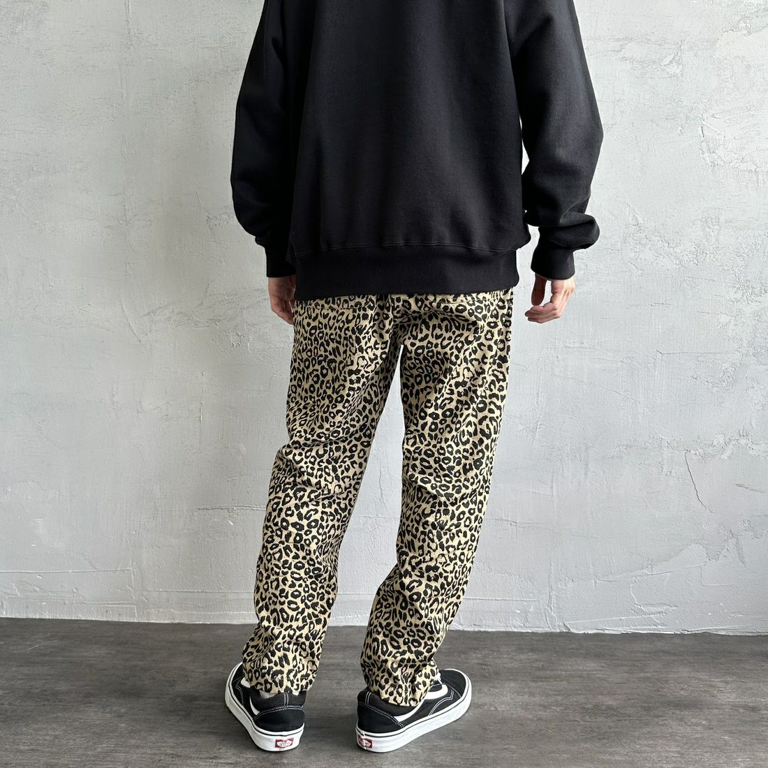UNIVERSAL OVERALL [ユニバーサルオーバーオール] 別注 シェフパンツ [U2433601IN-JF] LEOPARD &&モデル身長：168cm 着用サイズ：S&&