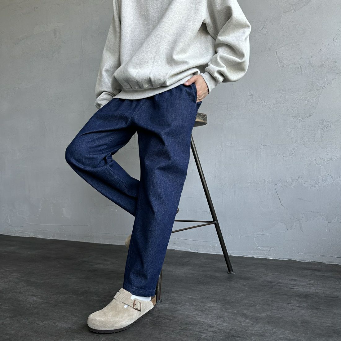 UNIVERSAL OVERALL [ユニバーサルオーバーオール] 別注 シェフパンツ [U2433601IN-JF] DNM BLU OW &&モデル身長：168cm 着用サイズ：M&&