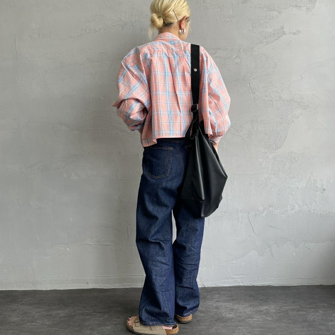 UNIVERSAL OVERALL [ユニバーサルオーバーオール] 別注 ショート丈 ビッグポケットシャツ [U2513158IN-JF] PINK CH &&モデル身長：150cm 着用サイズ：F&&
