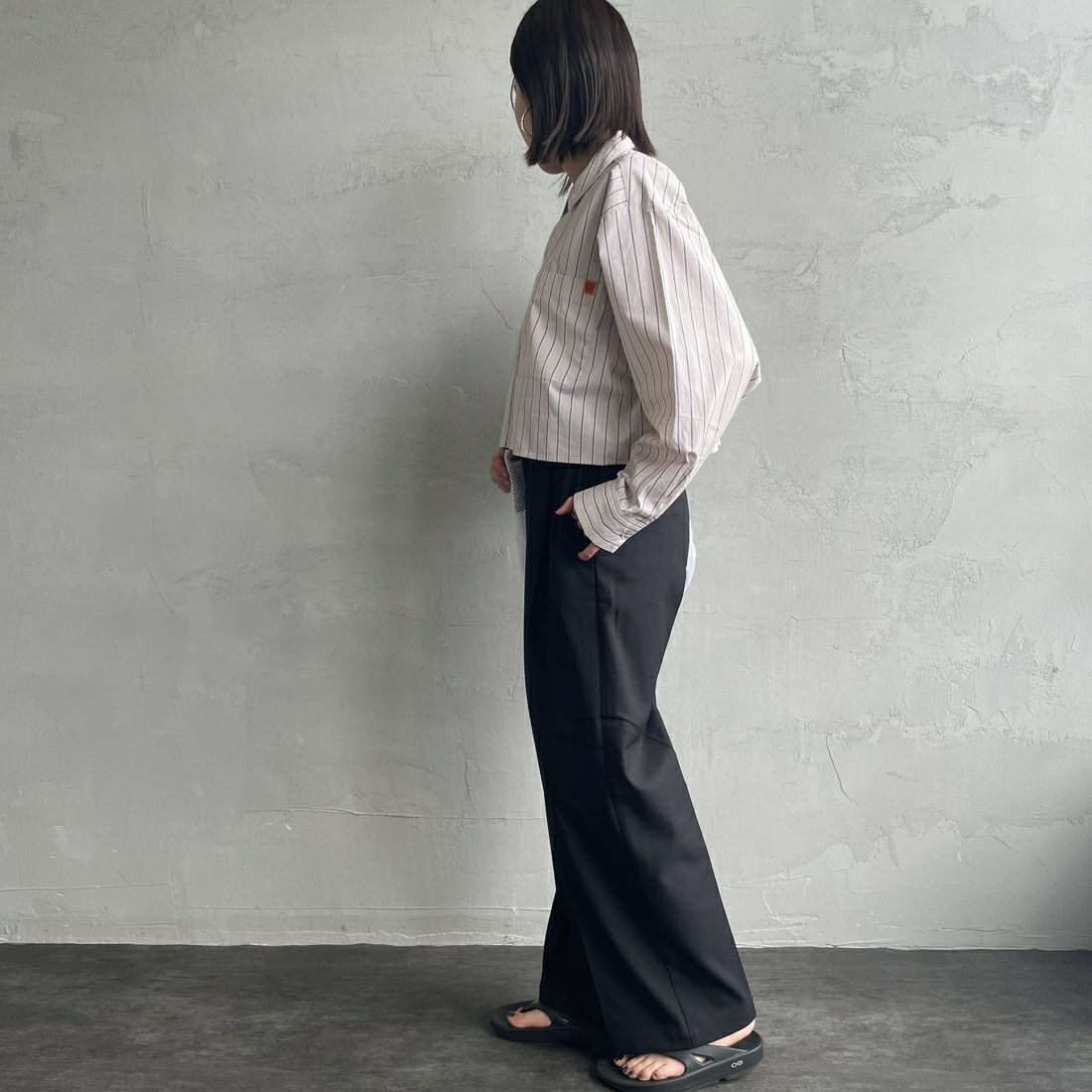 UNIVERSAL OVERALL [ユニバーサルオーバーオール] 別注 ショート丈 ビッグポケットシャツ [U2513158IN-JF] BEIGE ST &&モデル身長：159cm 着用サイズ：F&&