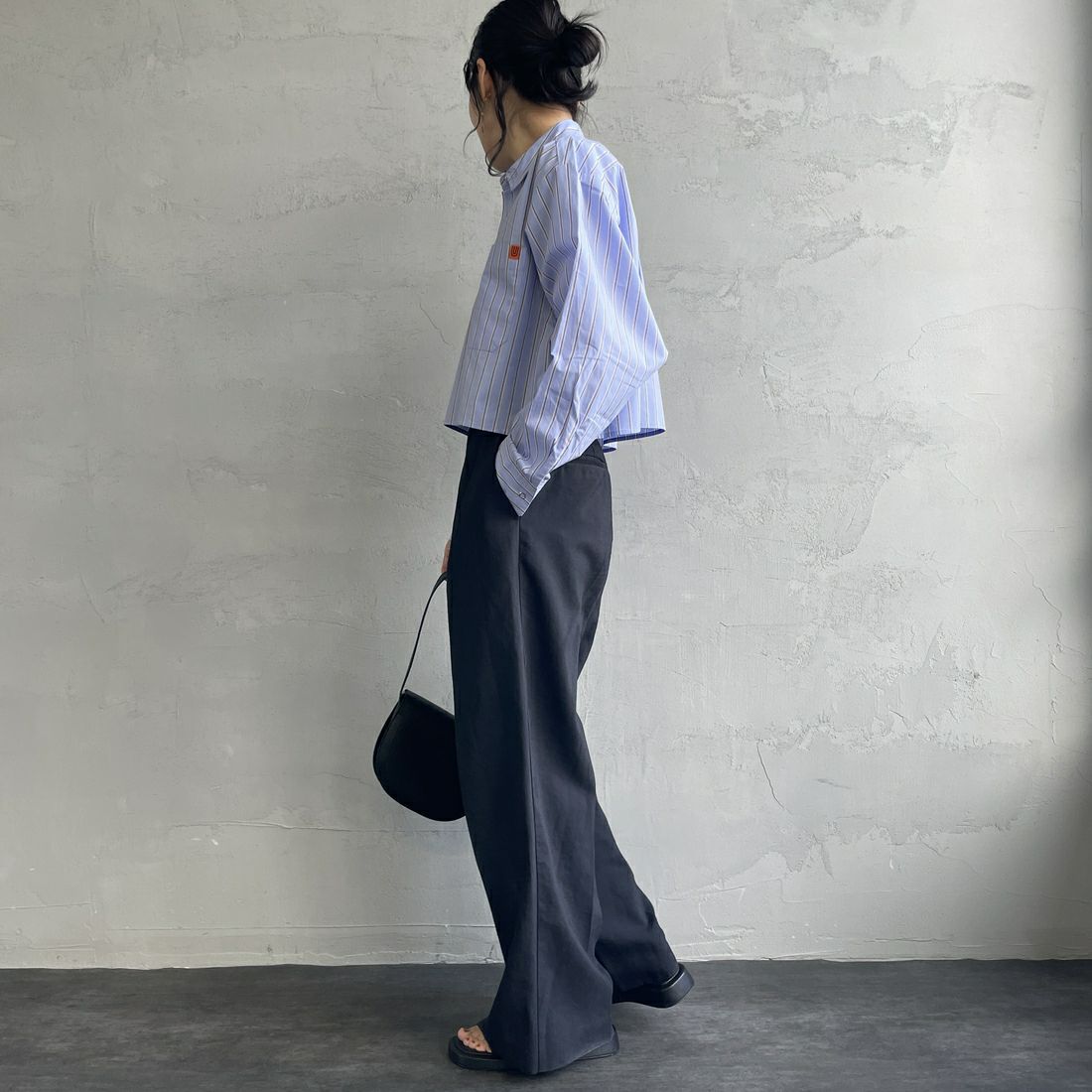 UNIVERSALA OVERALL [ユニバーサルオーバーオール] 別注 ショート丈 ビッグポケットシャツ [U2513158IN-JF] BLUE ST &&モデル身長：160cm 着用サイズ：F&&