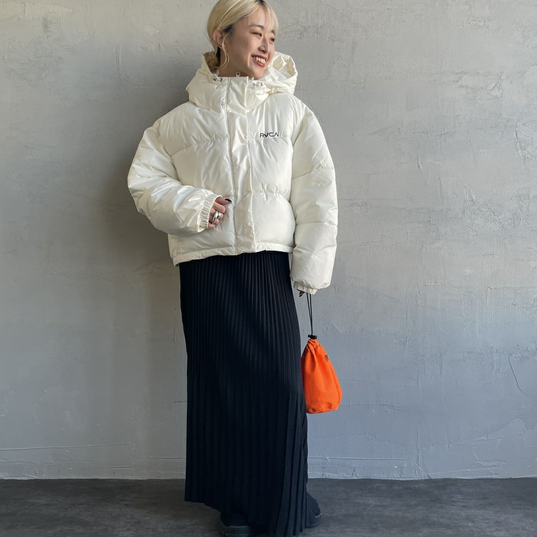 RVCA [ルーカ] ショートパファーダウンジャケット [BE044-761] CLO &&モデル身長：150cm 着用サイズ：M&&
