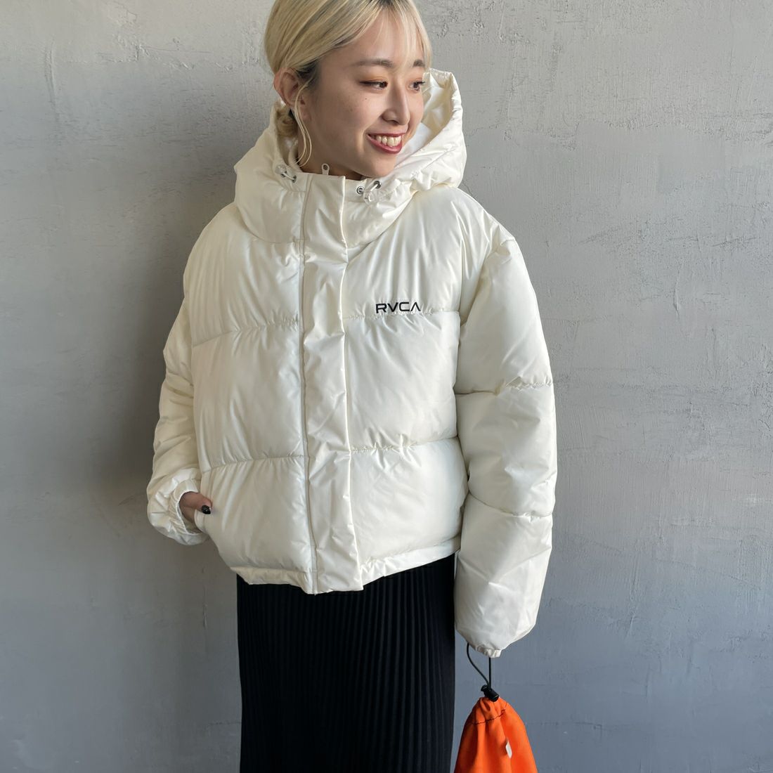 RVCA [ルーカ] ショートパファーダウンジャケット [BE044-761] CLO &&モデル身長：150cm 着用サイズ：M&&
