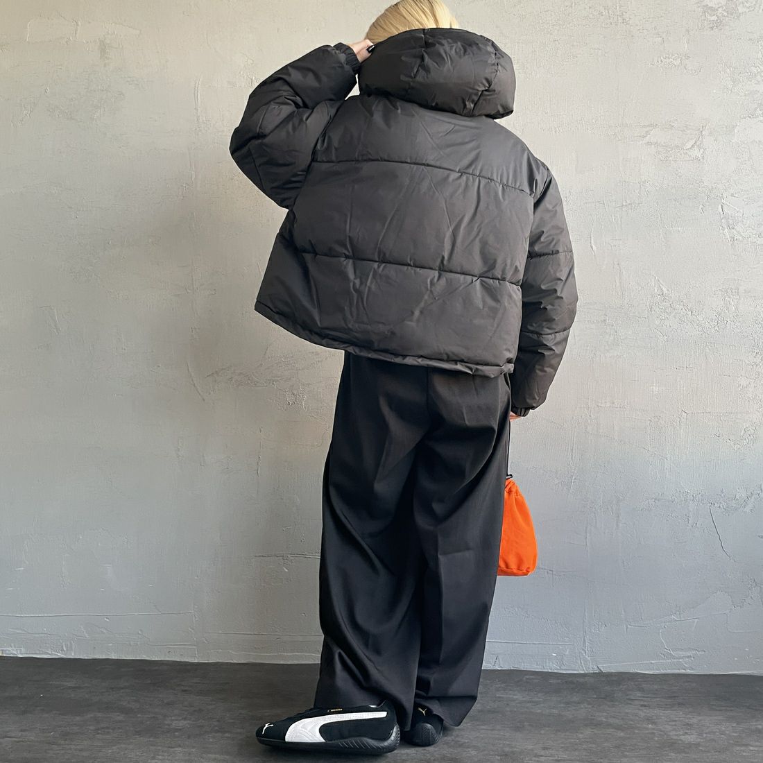 RVCA [ルーカ] ショートパファーダウンジャケット [BE044-761] BLK &&モデル身長：150cm 着用サイズ：M&&