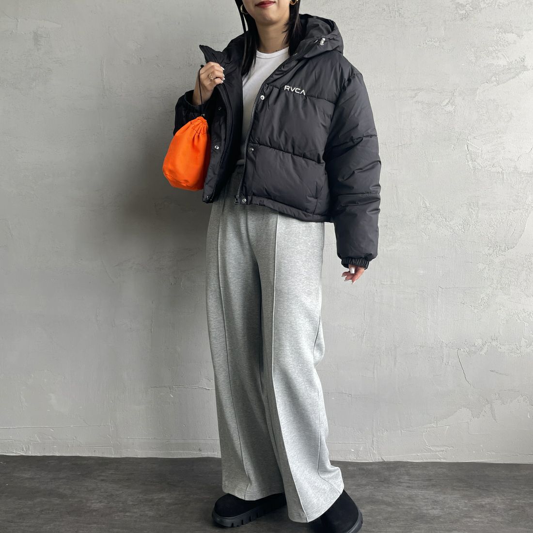 RVCA [ルーカ] ショートパファーダウンジャケット [BE044-761] BLK &&モデル身長：163cm 着用サイズ：M&&