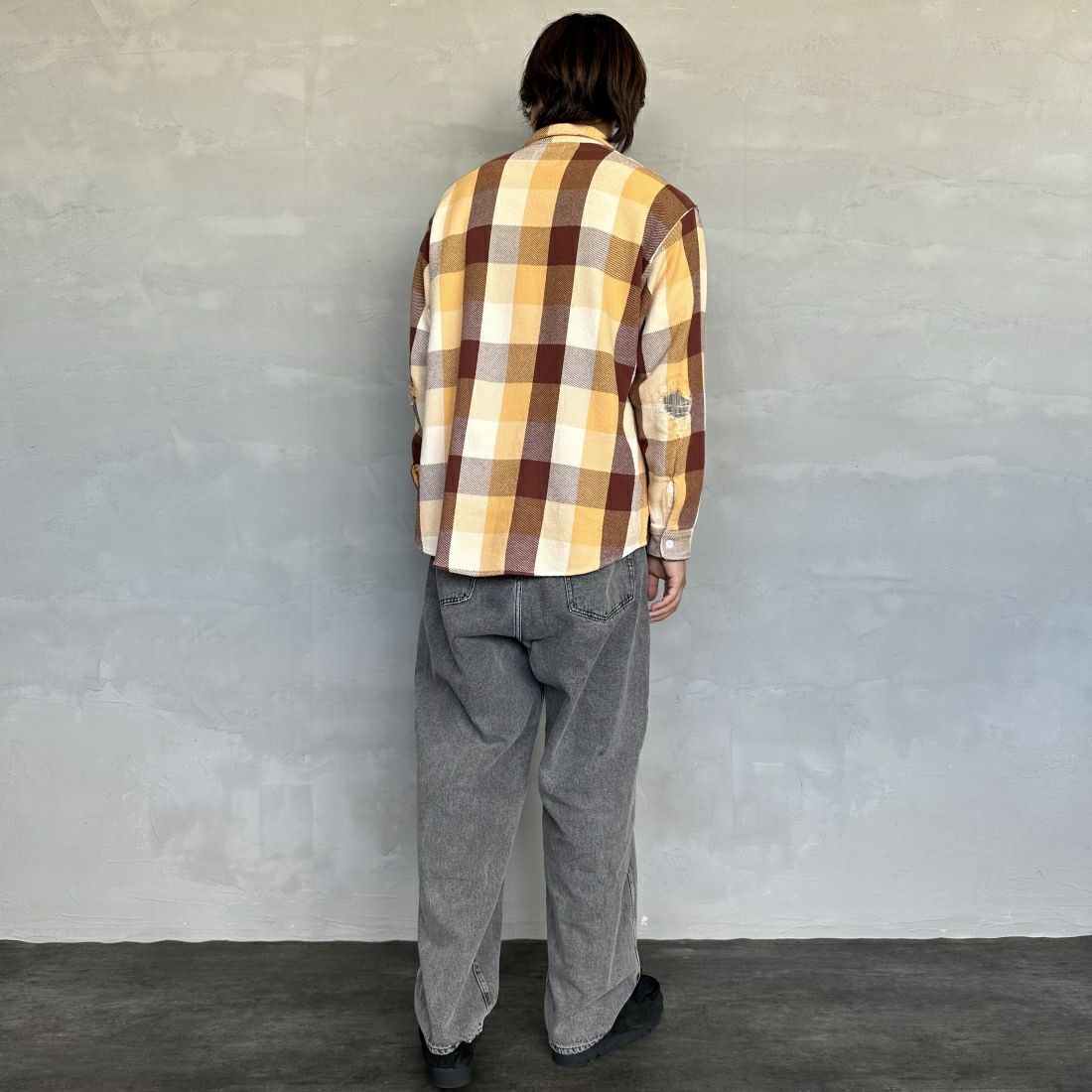 Noir Fabrik [ヌワールファブリック] バギーイージーデニムパンツ [NF-243-063] ACID BLK&&モデル身長：179cm 着用サイズ：L&&