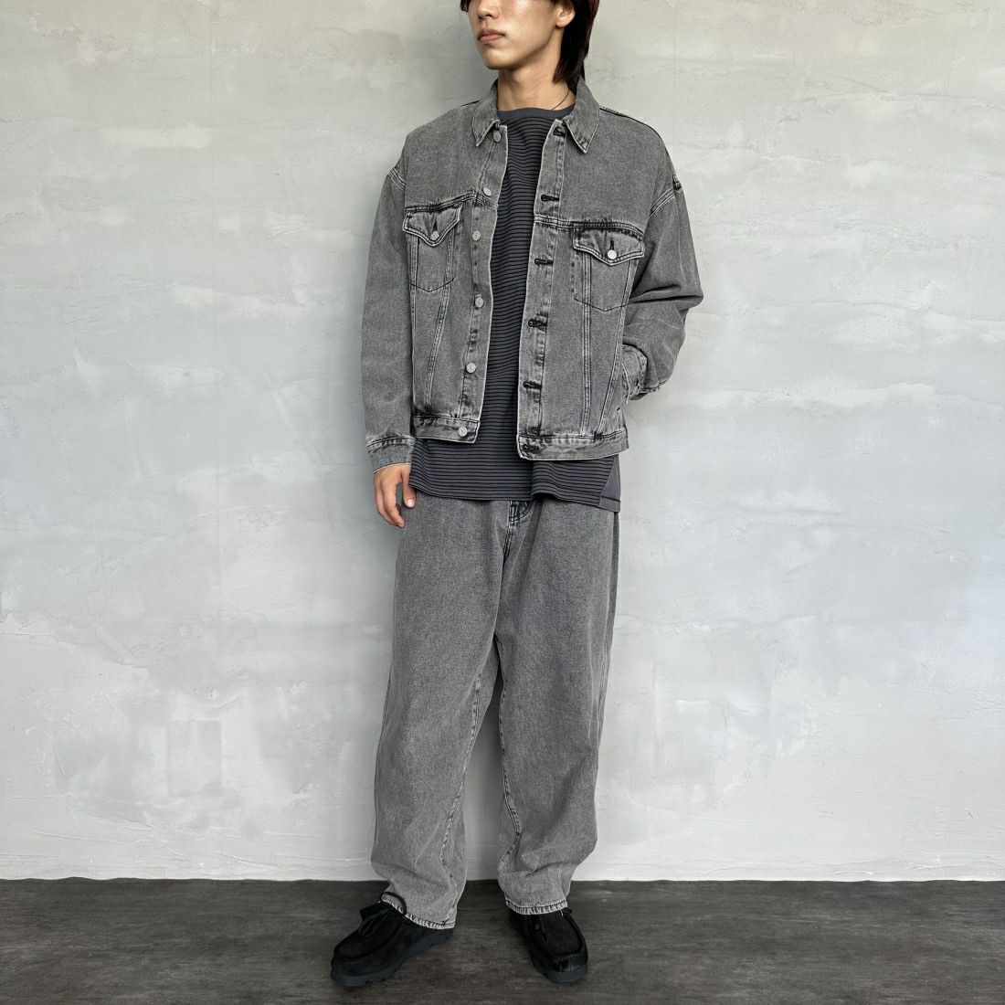 Noir Fabrik [ヌワールファブリック] バギーイージーデニムパンツ [NF-243-063] ACID BLK&&モデル身長：179cm 着用サイズ：L&&