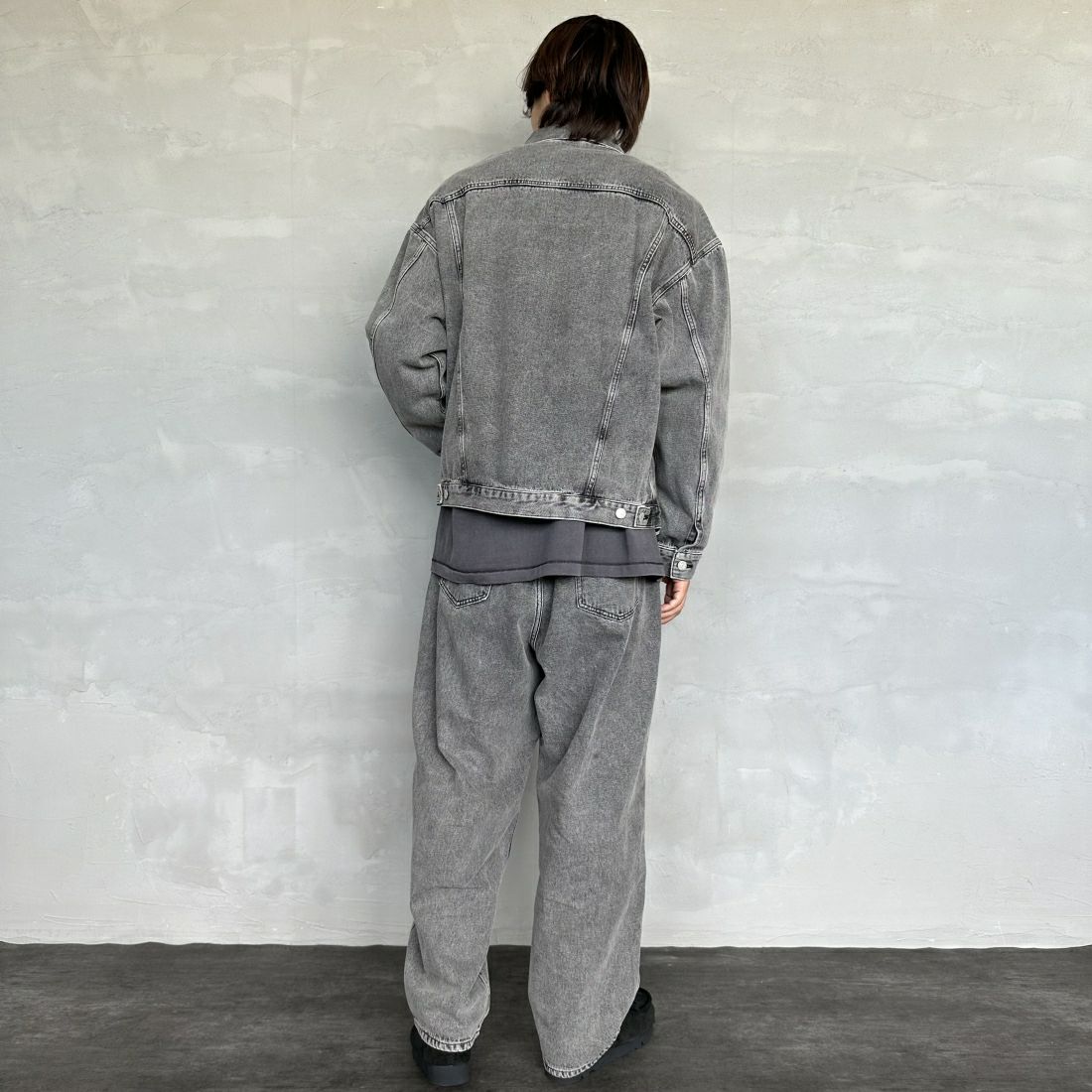 Noir Fabrik [ヌワールファブリック] バギーイージーデニムパンツ [NF-243-063] ACID BLK&&モデル身長：179cm 着用サイズ：L&&