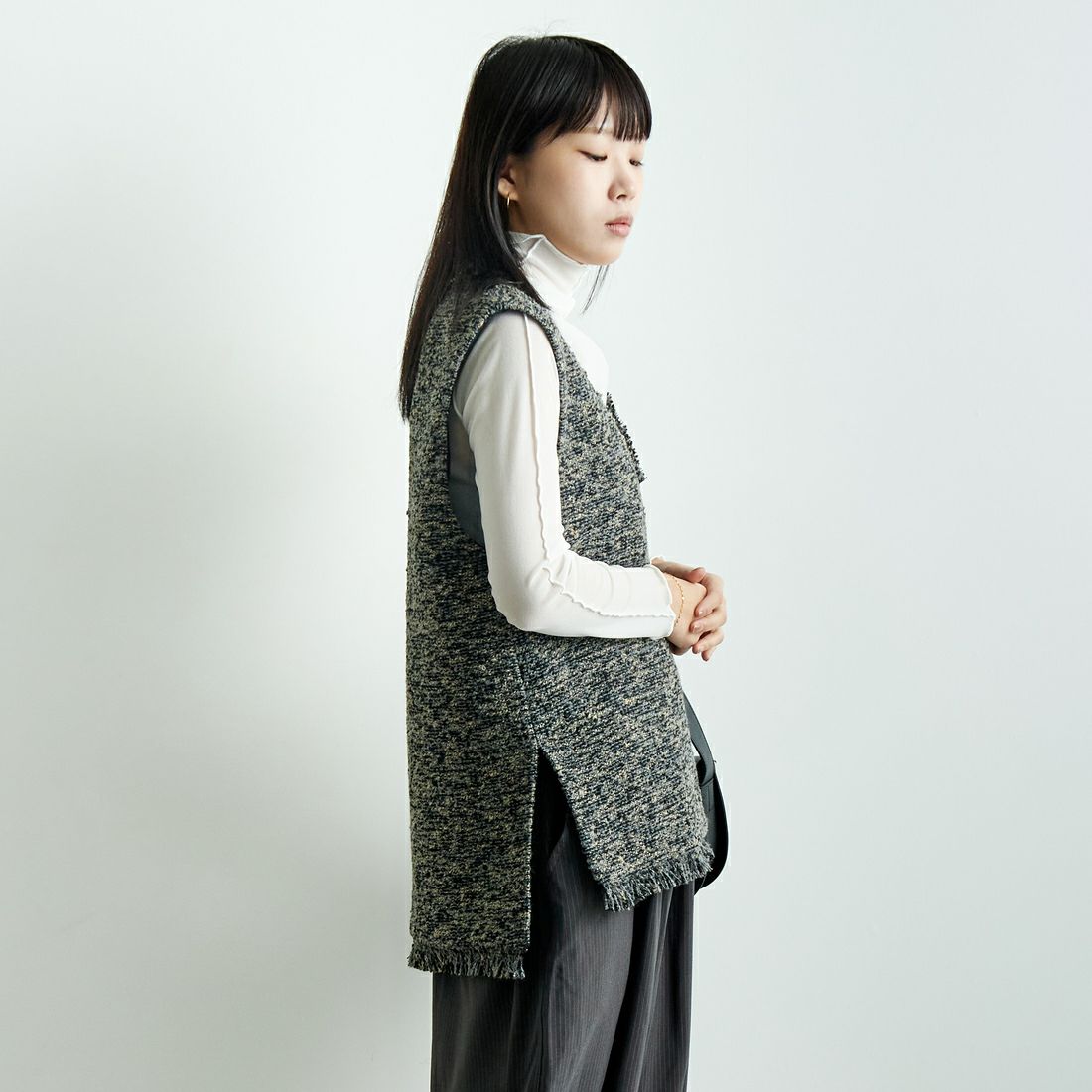 Noir Fabrik [ヌワールファブリック] リングヤーンベスト [LFF703] 710 BEIGE &&モデル身長：167cm 着用サイズ：F&&