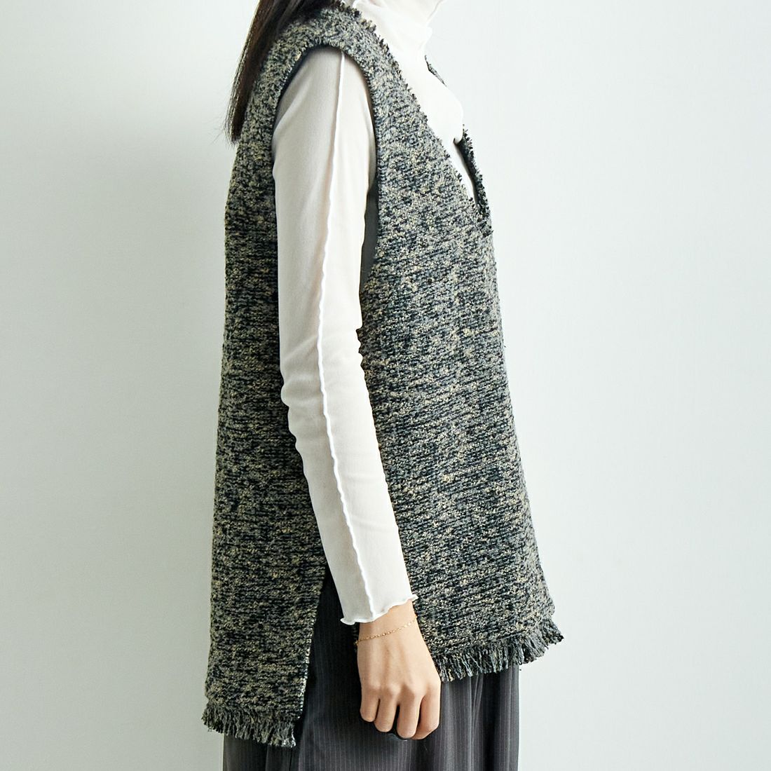 Noir Fabrik [ヌワールファブリック] リングヤーンベスト [LFF703] 710 BEIGE &&モデル身長：167cm 着用サイズ：F&&