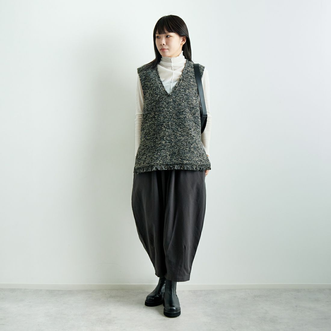 Noir Fabrik [ヌワールファブリック] リングヤーンベスト [LFF703] 710 BEIGE &&モデル身長：167cm 着用サイズ：F&&