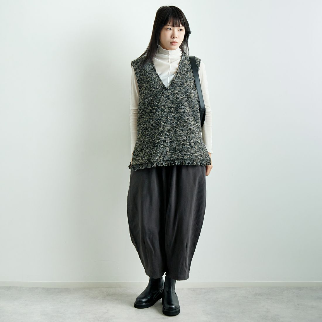 Noir Fabrik [ヌワールファブリック] リングヤーンベスト [LFF703] 710 BEIGE &&モデル身長：167cm 着用サイズ：F&&