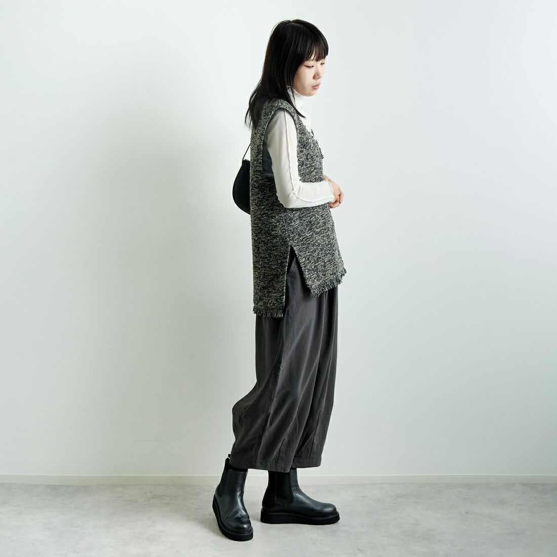 Noir Fabrik [ヌワールファブリック] リングヤーンベスト [LFF703] 710 BEIGE &&モデル身長：167cm 着用サイズ：F&&