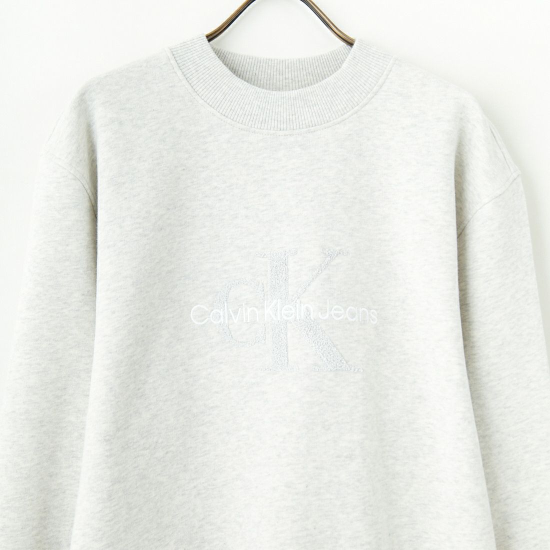 Calvin Klein [カルバンクライン] シェニールモノグラムロゴ クルーネックスウェット [J326144] P6G