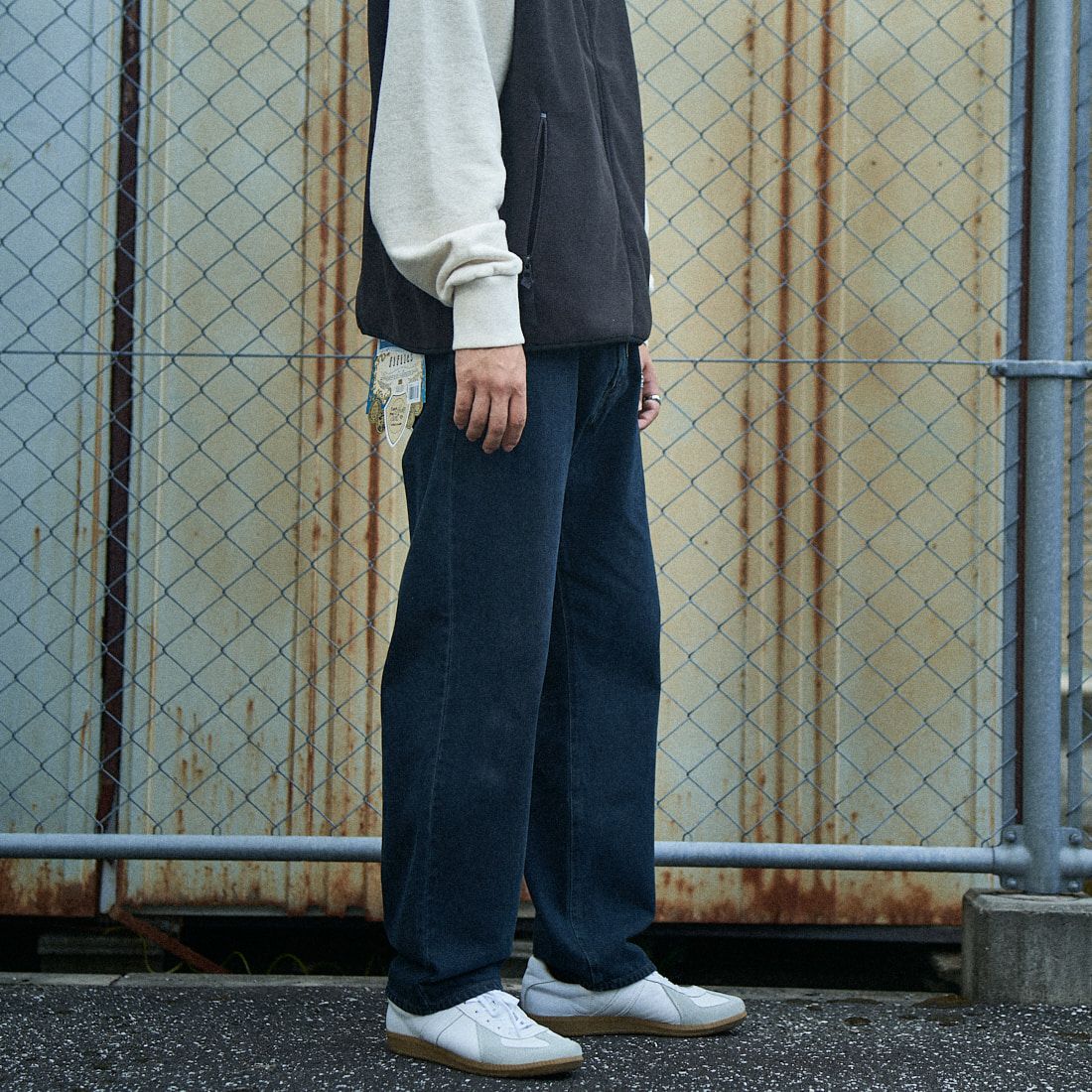 LiBERTO [リベルト] FIFTIES テーパードデニム [FL2505] 72 JET BLK &&モデル身長：179cm 着用サイズ：30&&