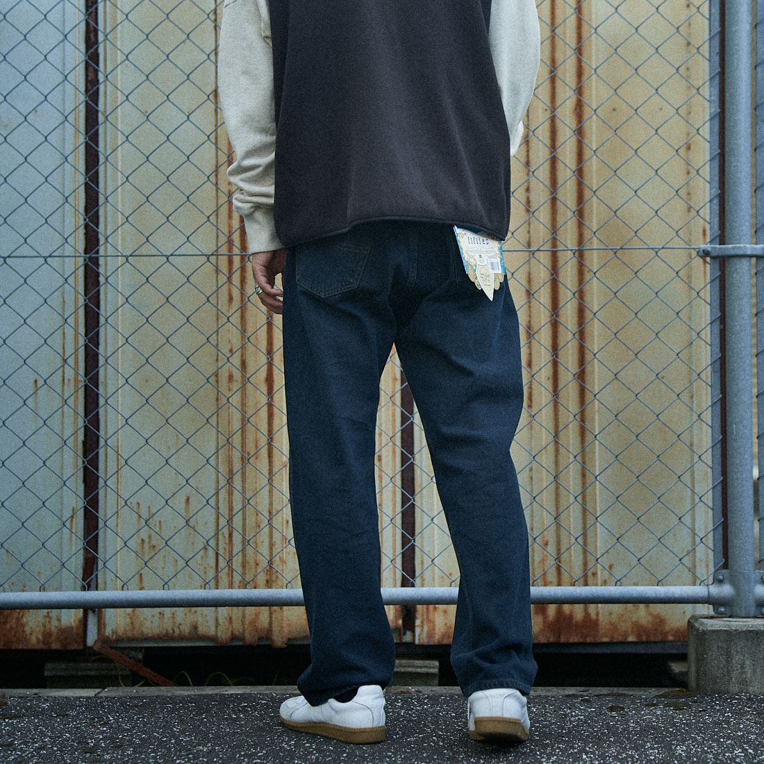 LiBERTO [リベルト] FIFTIES テーパードデニム [FL2505] 72 JET BLK &&モデル身長：179cm 着用サイズ：30&&