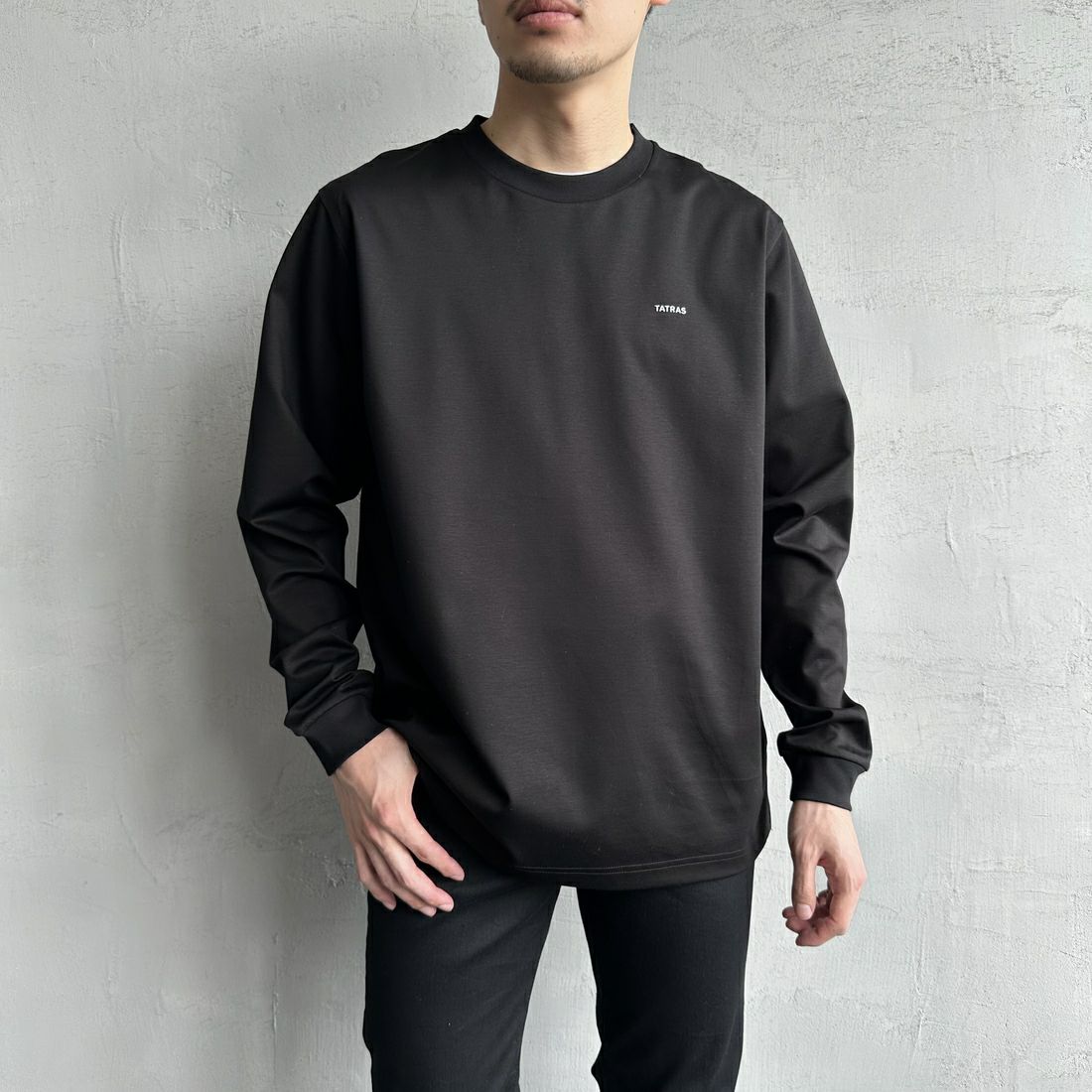 TATRAS [タトラス] SICADO ロングスリーブTシャツ [MTAT25S8196-M] BLACK &&モデル身長：168cm 着用サイズ：1&&