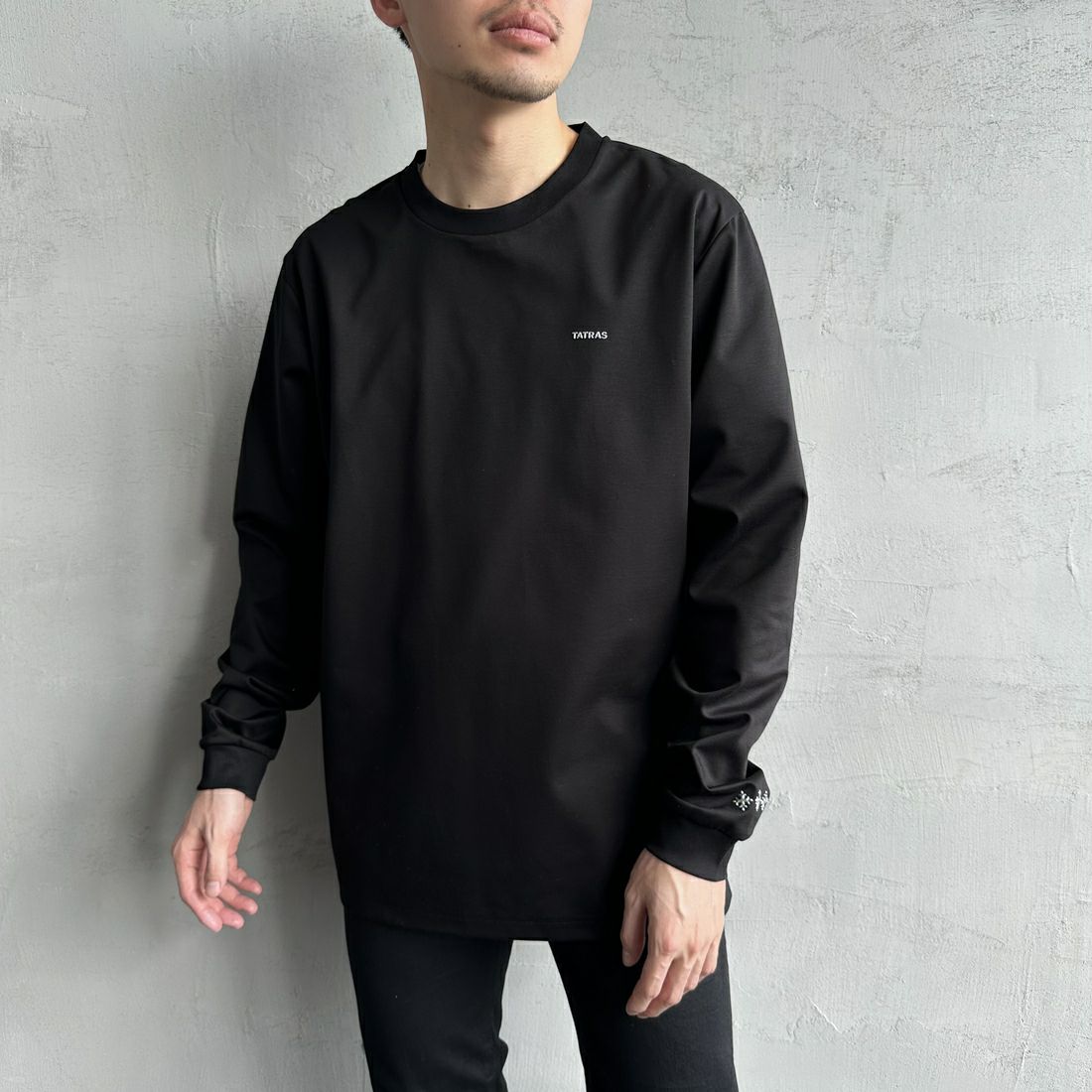 TATRAS [タトラス] SICADO ロングスリーブTシャツ [MTAT25S8196-M] BLACK &&モデル身長：168cm 着用サイズ：2&&