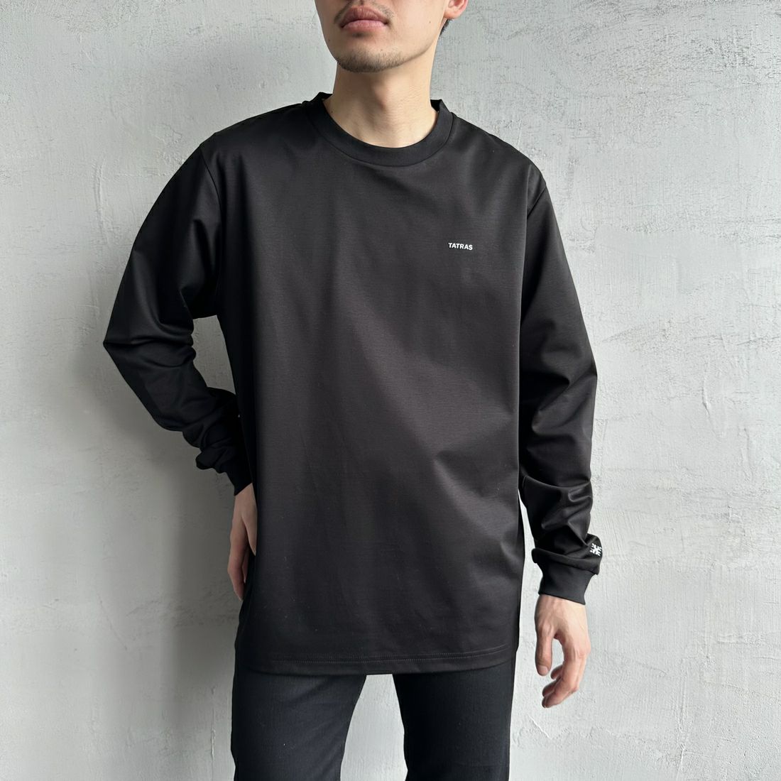 TATRAS [タトラス] SICADO ロングスリーブTシャツ [MTAT25S8196-M] BLACK &&モデル身長：168cm 着用サイズ：2&&