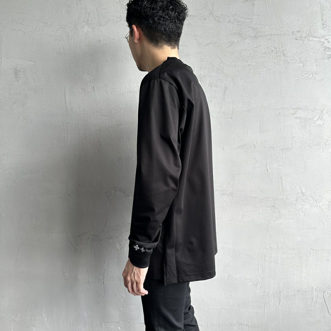 TATRAS [タトラス] SICADO ロングスリーブTシャツ [MTAT25S8196-M] BLACK &&モデル身長：168cm 着用サイズ：2&&