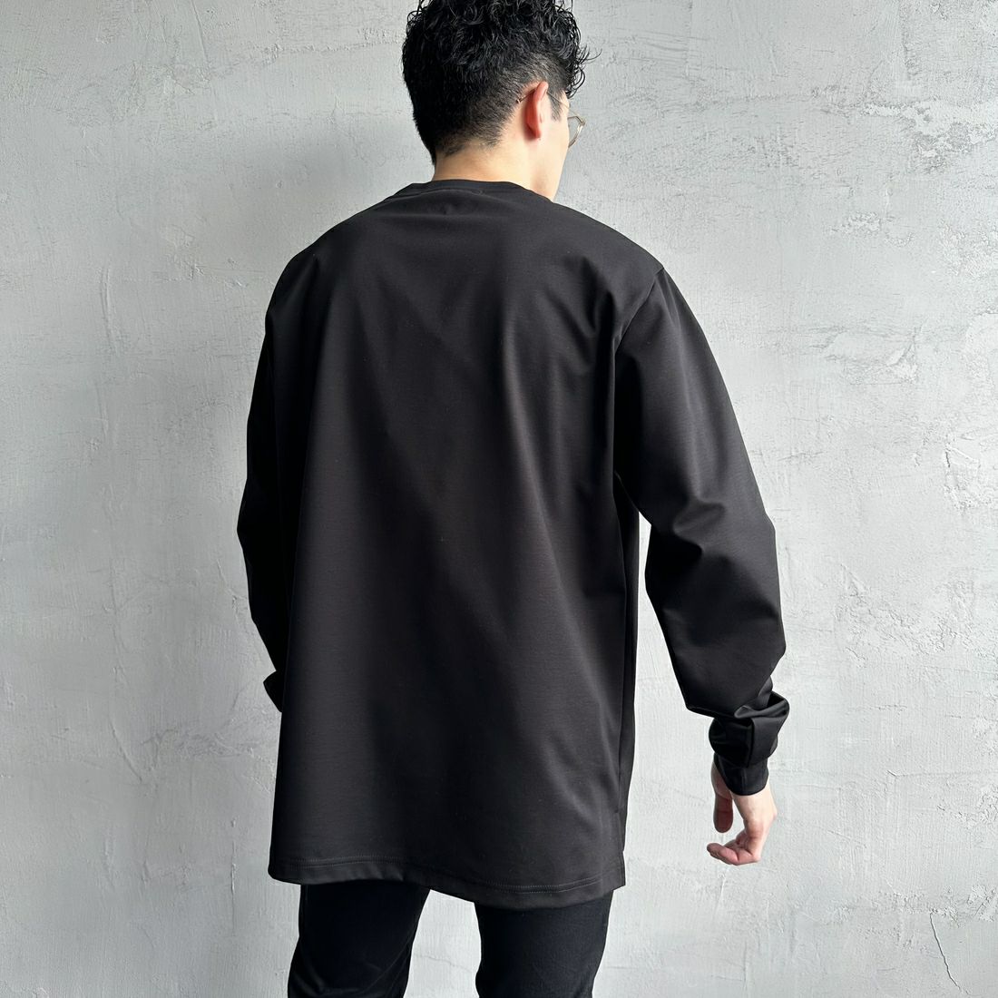 TATRAS [タトラス] SICADO ロングスリーブTシャツ [MTAT25S8196-M] BLACK &&モデル身長：168cm 着用サイズ：2&&