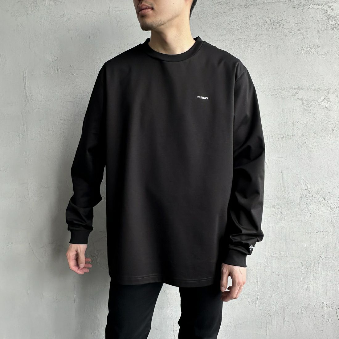 TATRAS [タトラス] SICADO ロングスリーブTシャツ [MTAT25S8196-M] BLACK &&モデル身長：168cm 着用サイズ：3&&