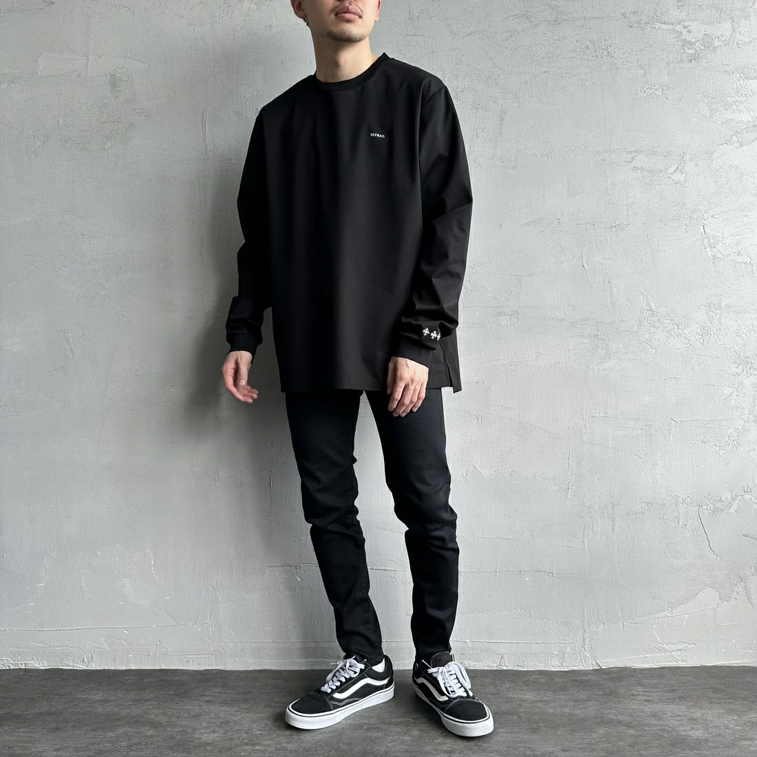 TATRAS [タトラス] SICADO ロングスリーブTシャツ [MTAT25S8196-M] BLACK &&モデル身長：168cm 着用サイズ：3&&