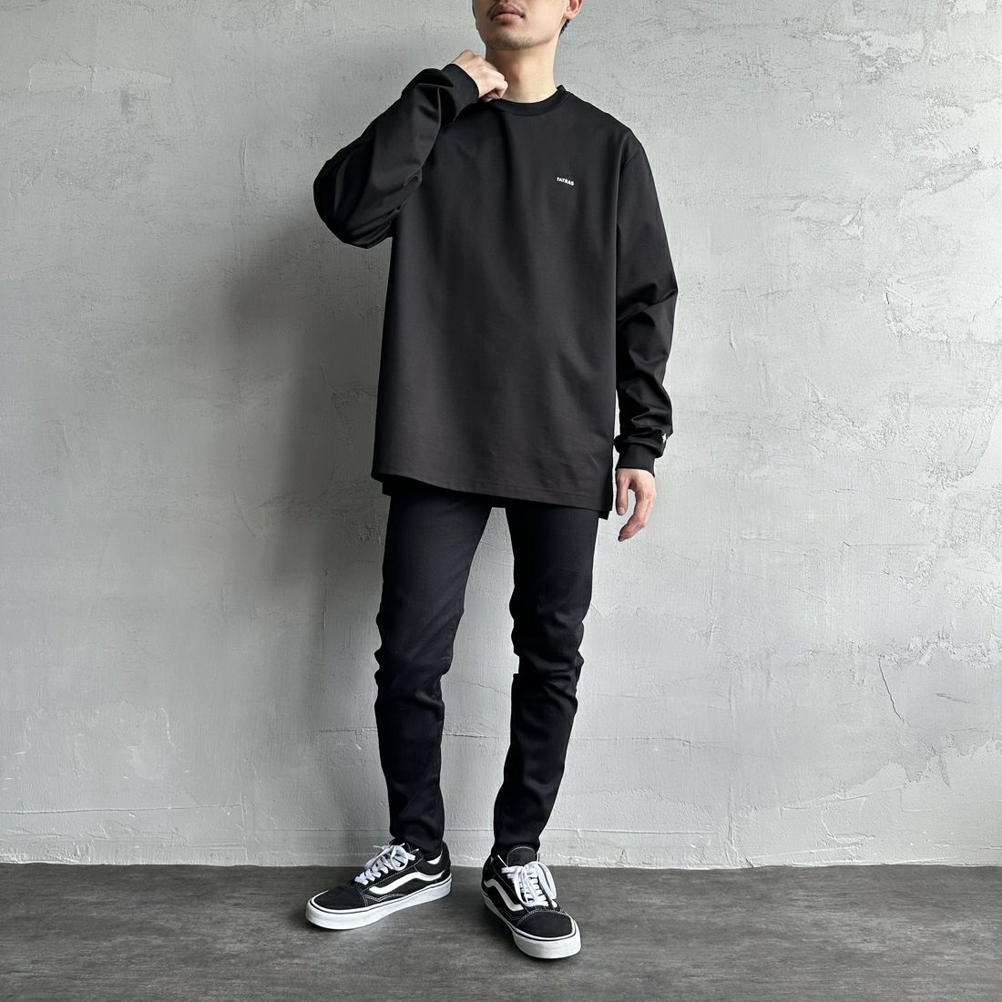 TATRAS [タトラス] SICADO ロングスリーブTシャツ [MTAT25S8196-M] BLACK &&モデル身長：168cm 着用サイズ：3&&