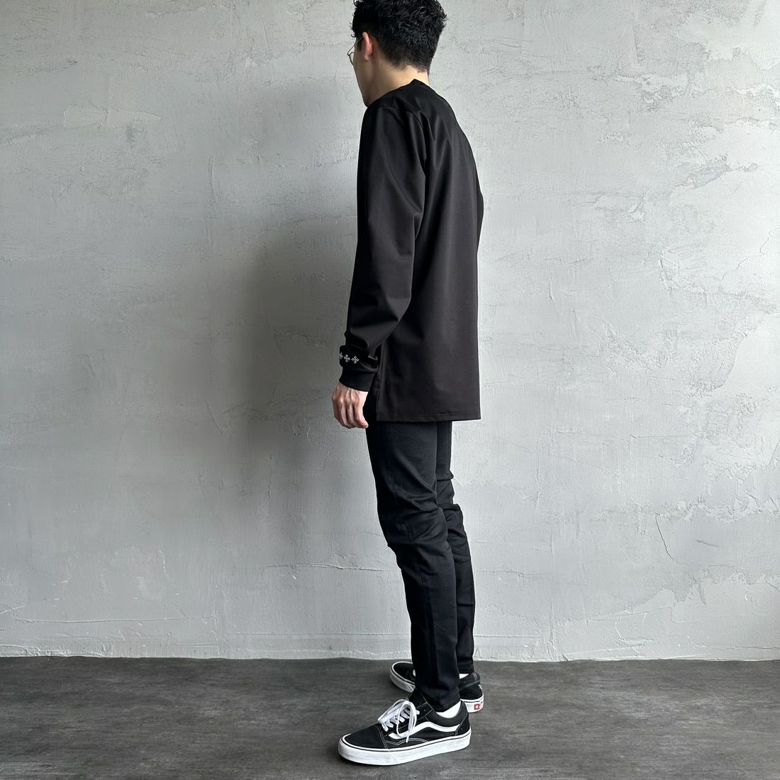 TATRAS [タトラス] SICADO ロングスリーブTシャツ [MTAT25S8196-M] BLACK &&モデル身長：168cm 着用サイズ：3&&