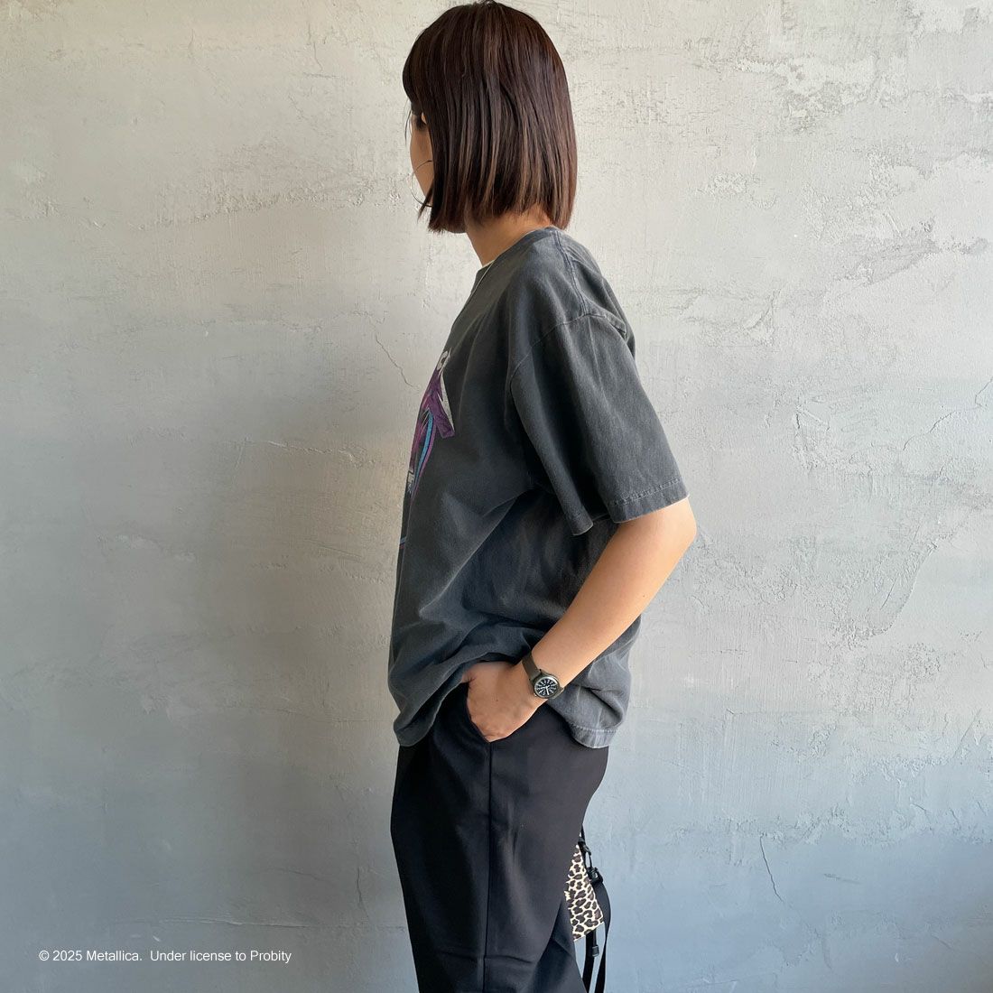 GOOD ROCK SPEED [グッドロックスピード] 別注 METALLICA ロックプリントTシャツ [INTN-028-JF] CHARCOAL &&モデル身長：159cm 着用サイズ：M&&