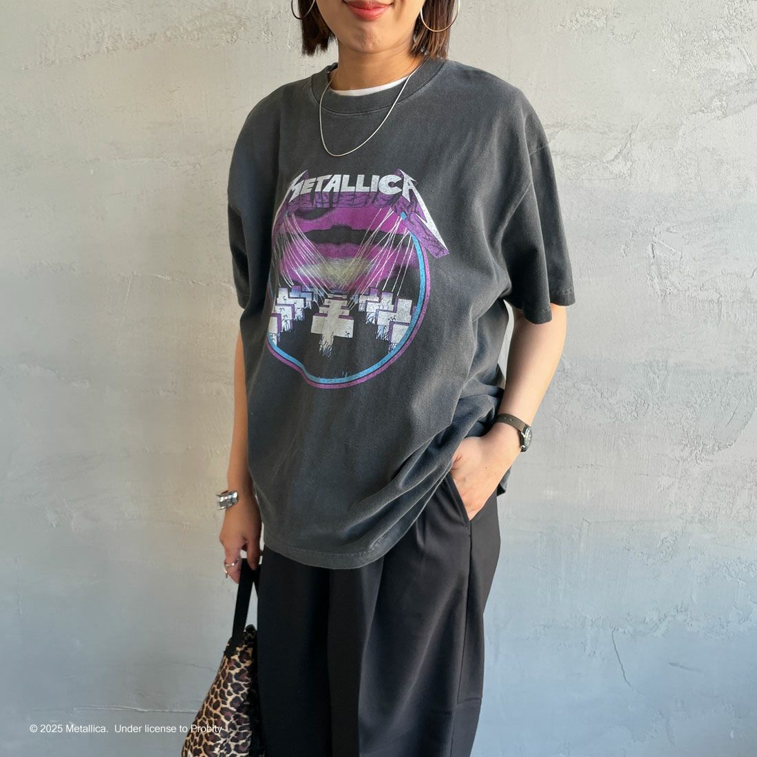 GOOD ROCK SPEED [グッドロックスピード] 別注 METALLICA ロックプリントTシャツ [INTN-028-JF] CHARCOAL &&モデル身長：159cm 着用サイズ：M&&