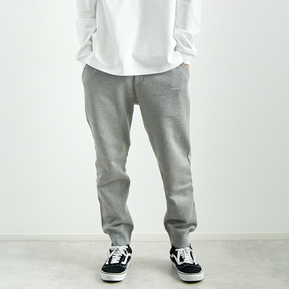 TATRAS [タトラス] FOLMIDO スウェットパンツ [MTAT25S5092-S] GRAY&&モデル身長：179cm 着用サイズ：3&&