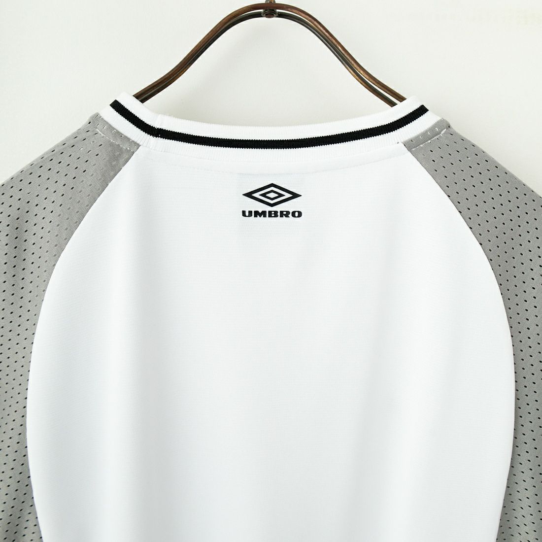 UMBRO [アンブロ] 別注 メッシュ切替 ゲームTシャツ [KBT101-NK-02-JF] WHITE